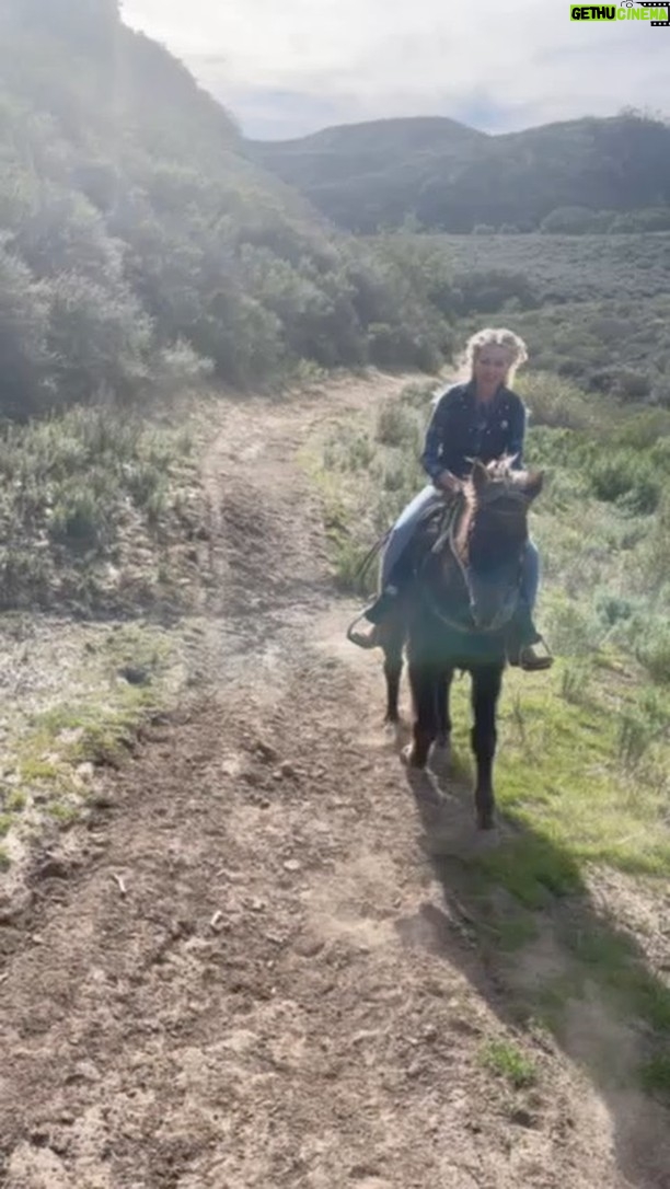Portia de Rossi Instagram - Thanks @mindysmithrockies! So fun!