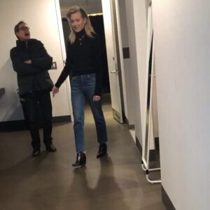 Portia de Rossi Instagram - She tries but she’ll never succeed #toronto 👉 @heathercurriebeauty