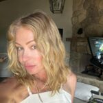 Portia de Rossi Instagram - THIS IS A PERM, PEOPLE!! I am so impressed with Janine Jarman @curlcult @janinejarman curlcult.com that I had to post the ugliest pic of myself getting a perm just to prove to you what a genius this woman is! @curlcult has created a patent pending formula which makes beach waves a reality. It’s vegan, my hair feels healthy, and no more hot tools. I love it. I air dry my hair and I always have loose waves no matter how humid it is outside. Btw—I am not getting paid for this. I just had to let everyone know that I’m bringing the perm back 😜😃
