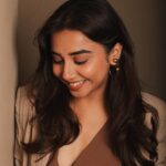 Prajakta Koli Instagram - Happy blurry moments from MostlyChai’s set today. 😌 …. Styled by @aakrutisejpal 📸 by @lordaritra …. Outfit - @torqadorn x @gateway.pr Jewellery - @e3kjewelry @ascend.rohank