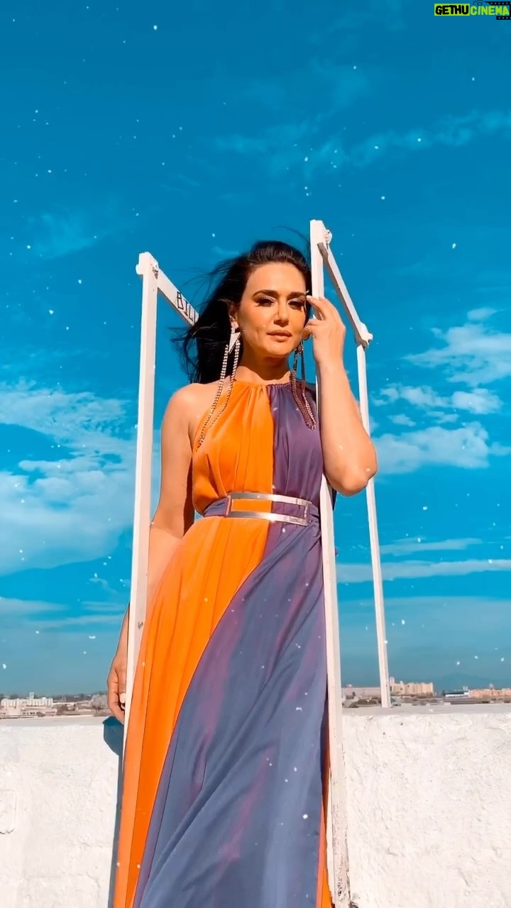 Preity Zinta Instagram - On top of the world ❤️ #fashion #shoot #ting