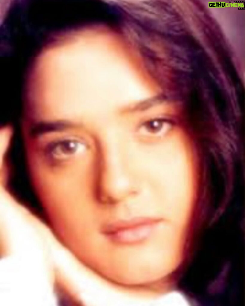 Preity Zinta Instagram - Was going through some old stuff n found this photo ! OMG !!! My first photo shoot ever… I was all of 20 & I thought I knew everything I needed to know about the world … except how to pose for a photo shoot 😂 #20yearoldme #memories #throwback #ting ❤️