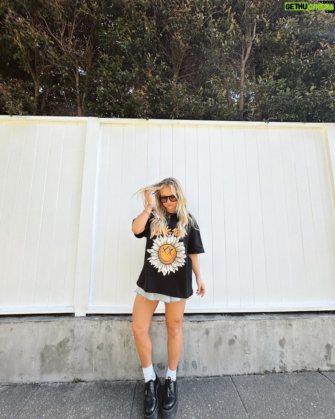 Pressley Hosbach Instagram - 👁️ Los Angeles, California