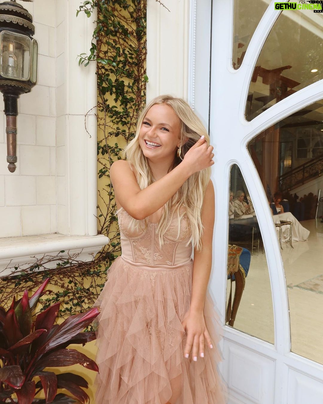 Pressley Hosbach Instagram - golden ⭐️