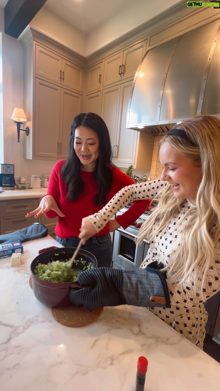 Pressley Hosbach Instagram - we made some super fun and yummy holiday treats!!😍 check out the full video at the link in bio!!