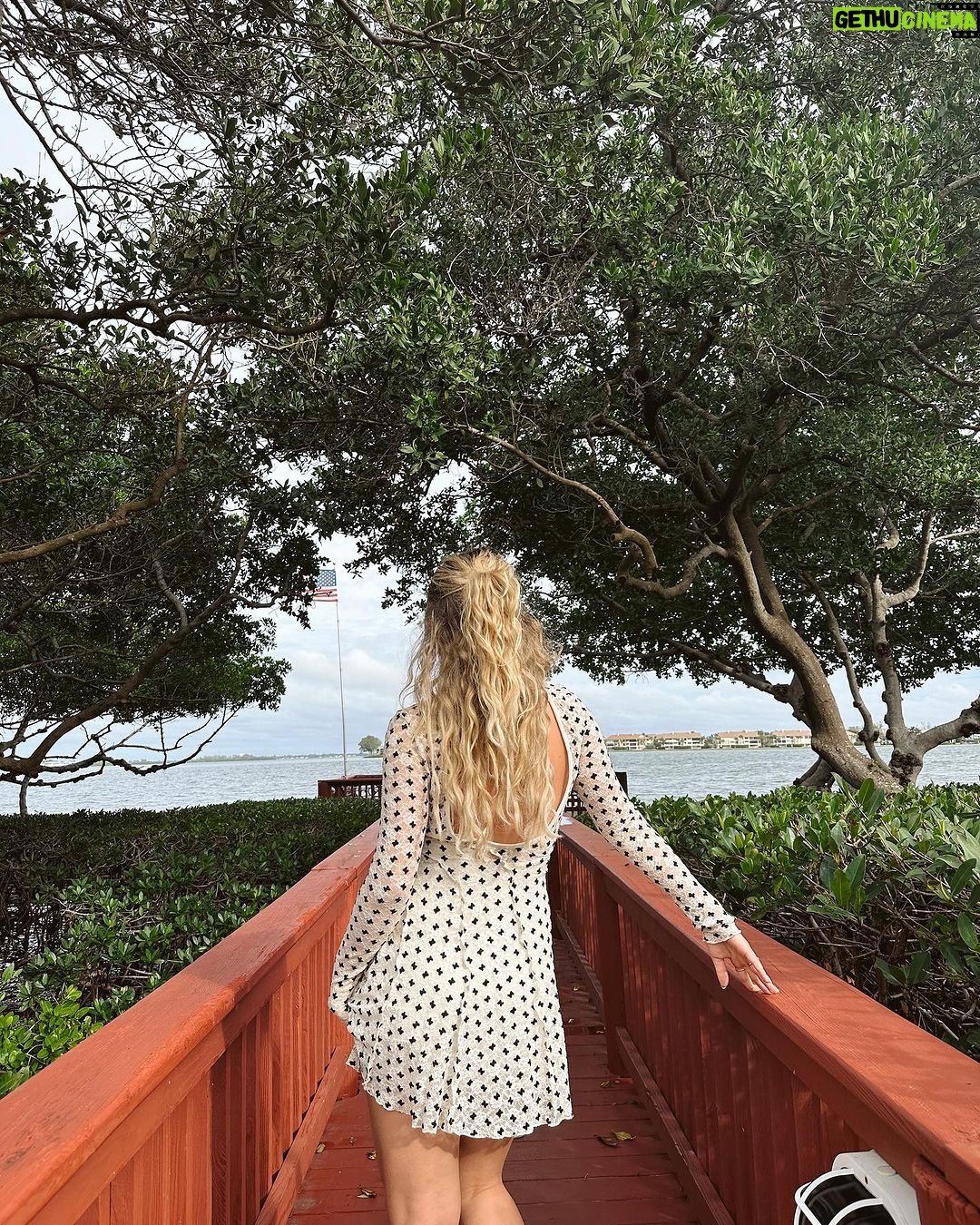 Pressley Hosbach Instagram - minding mine ✨