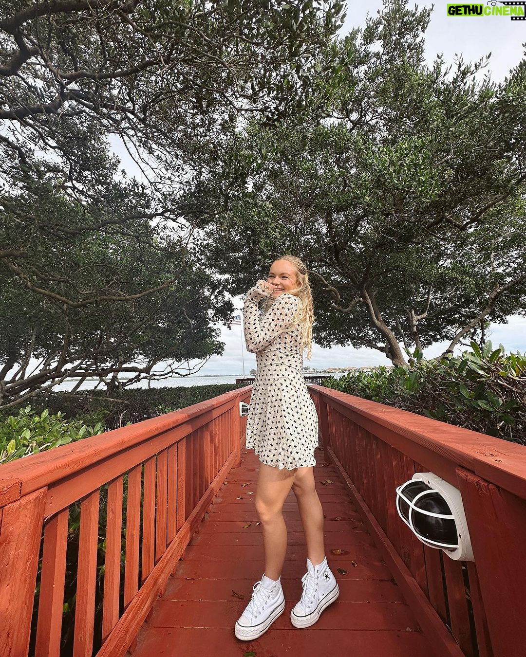 Pressley Hosbach Instagram - minding mine ✨