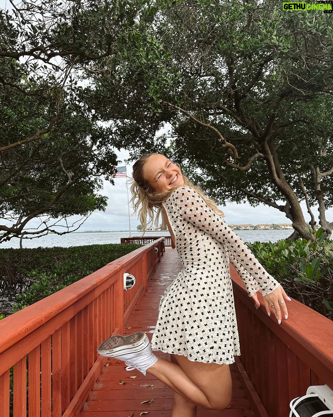 Pressley Hosbach Instagram - minding mine ✨