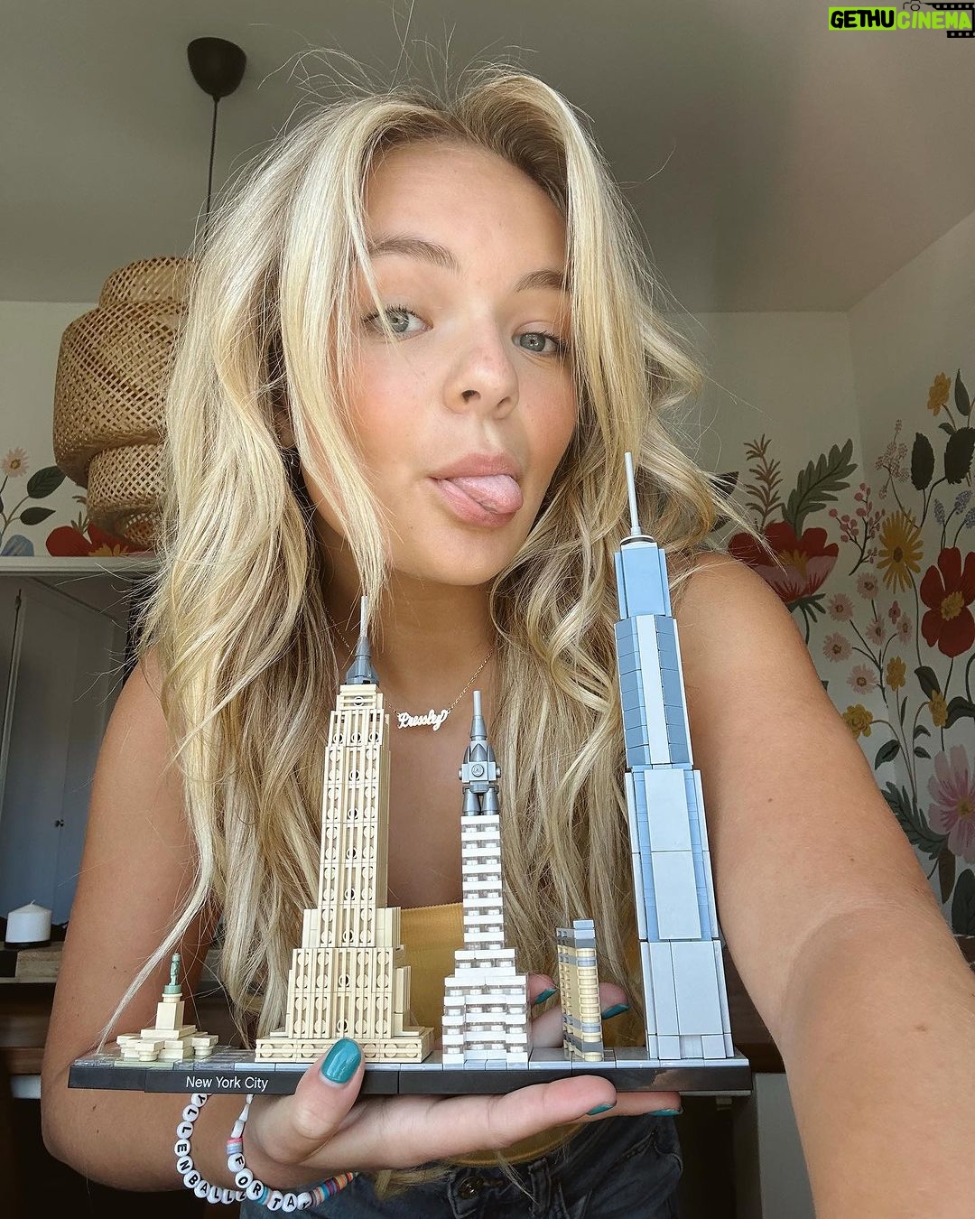 Pressley Hosbach Instagram - New York will always hold such a special place in my heart, so I love having this @LEGO set as a reminder of where my journey started 💕🗽 #ad #LEGOCollective