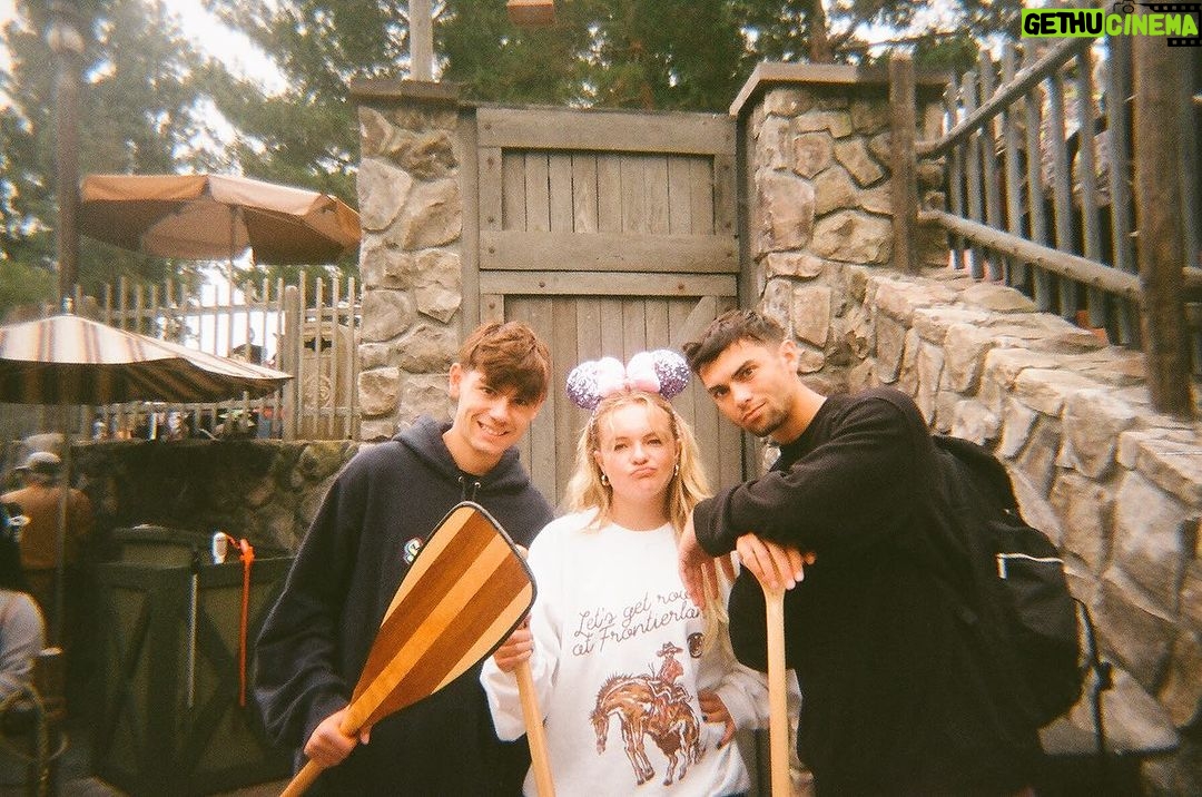 Pressley Hosbach Instagram - the people iām the most thankful for today & every day. š