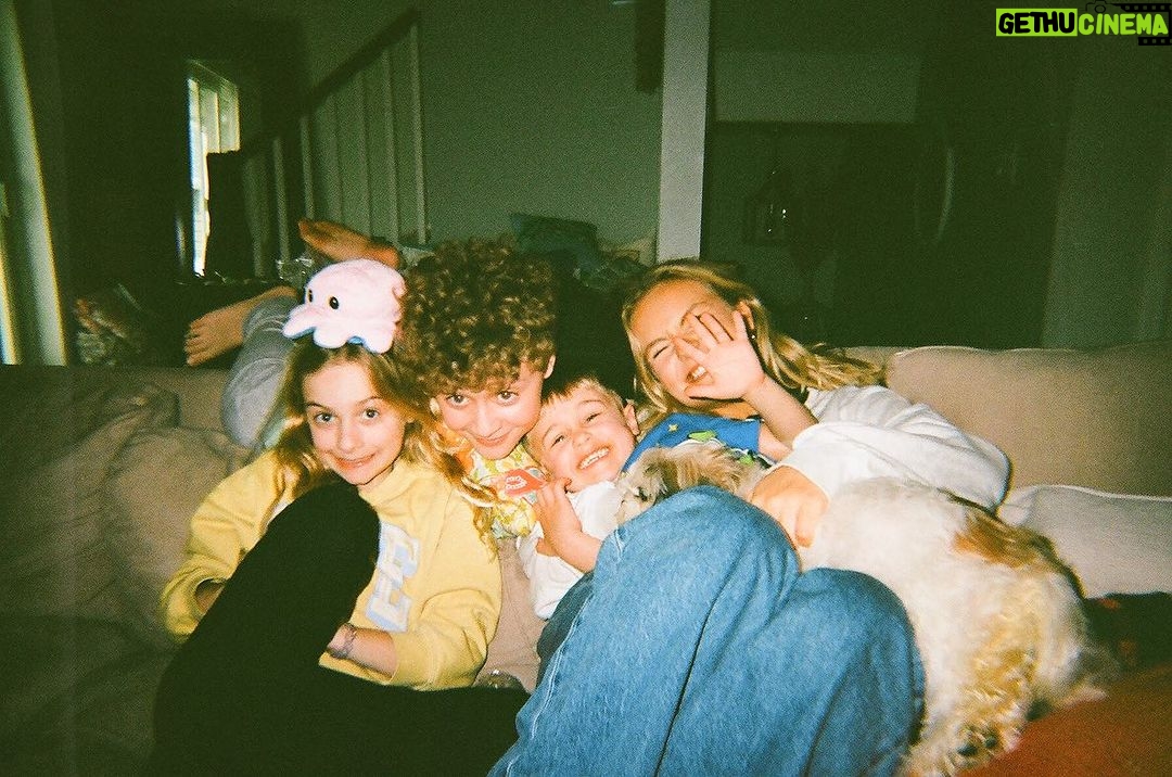 Pressley Hosbach Instagram - the people iām the most thankful for today & every day. š