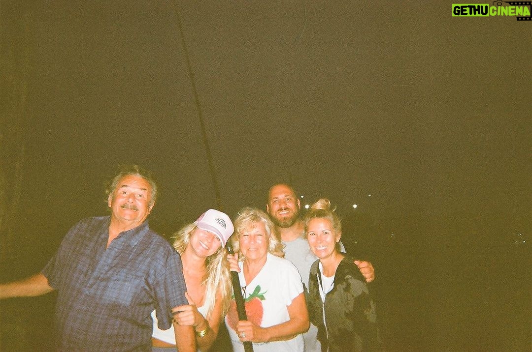 Pressley Hosbach Instagram - the people iām the most thankful for today & every day. š