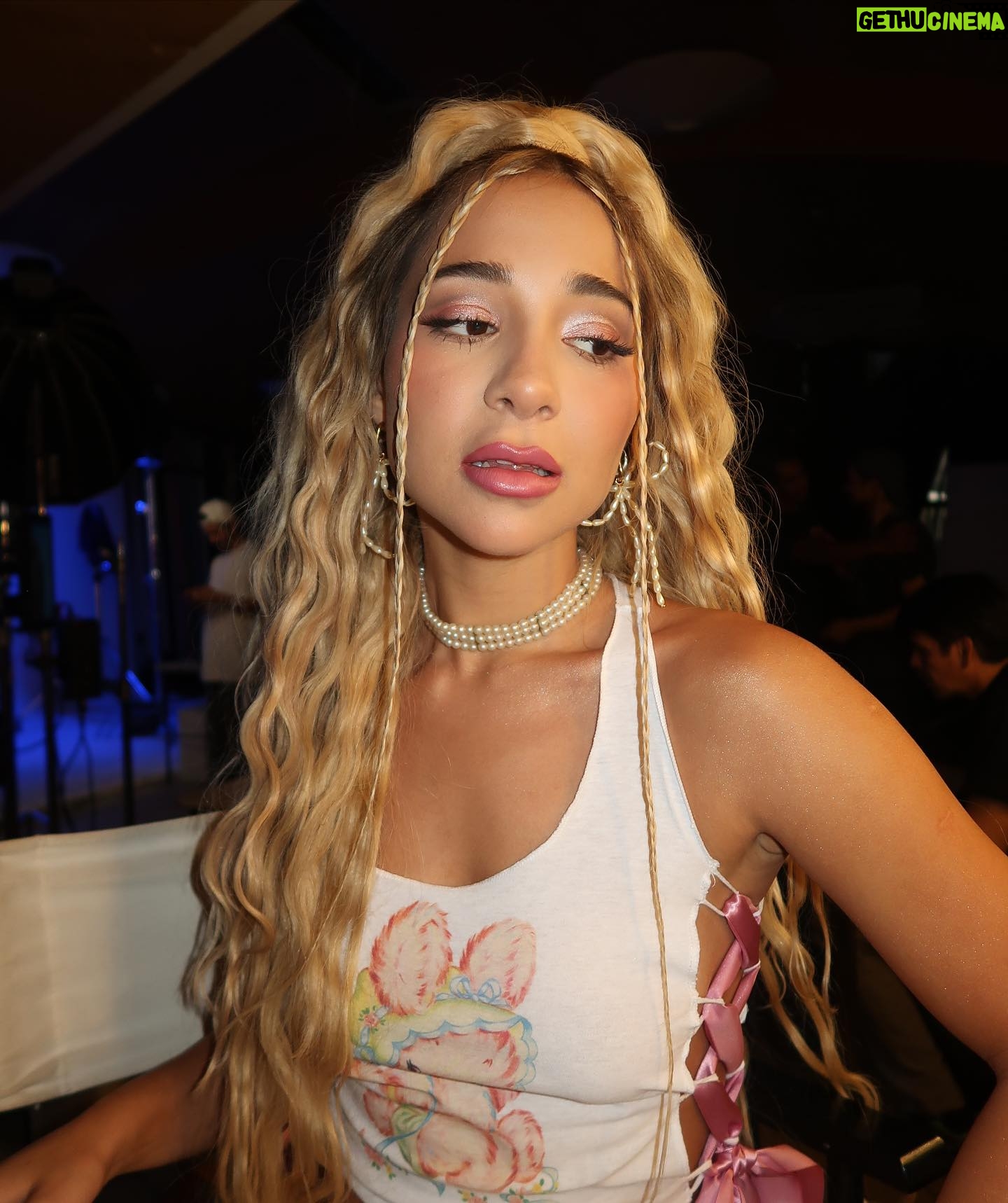 Princesa Alba Instagram - YA ESCUCHARON MOONLIGHT HOY?🧚🏻♀️💗✨🪬🔮 comenten su parte fav de la letraaaaaaaaa<3 Mi nueva canción ya está dispo en todas las plataformas🧚🏻♀️ *ੈ✩‧₊