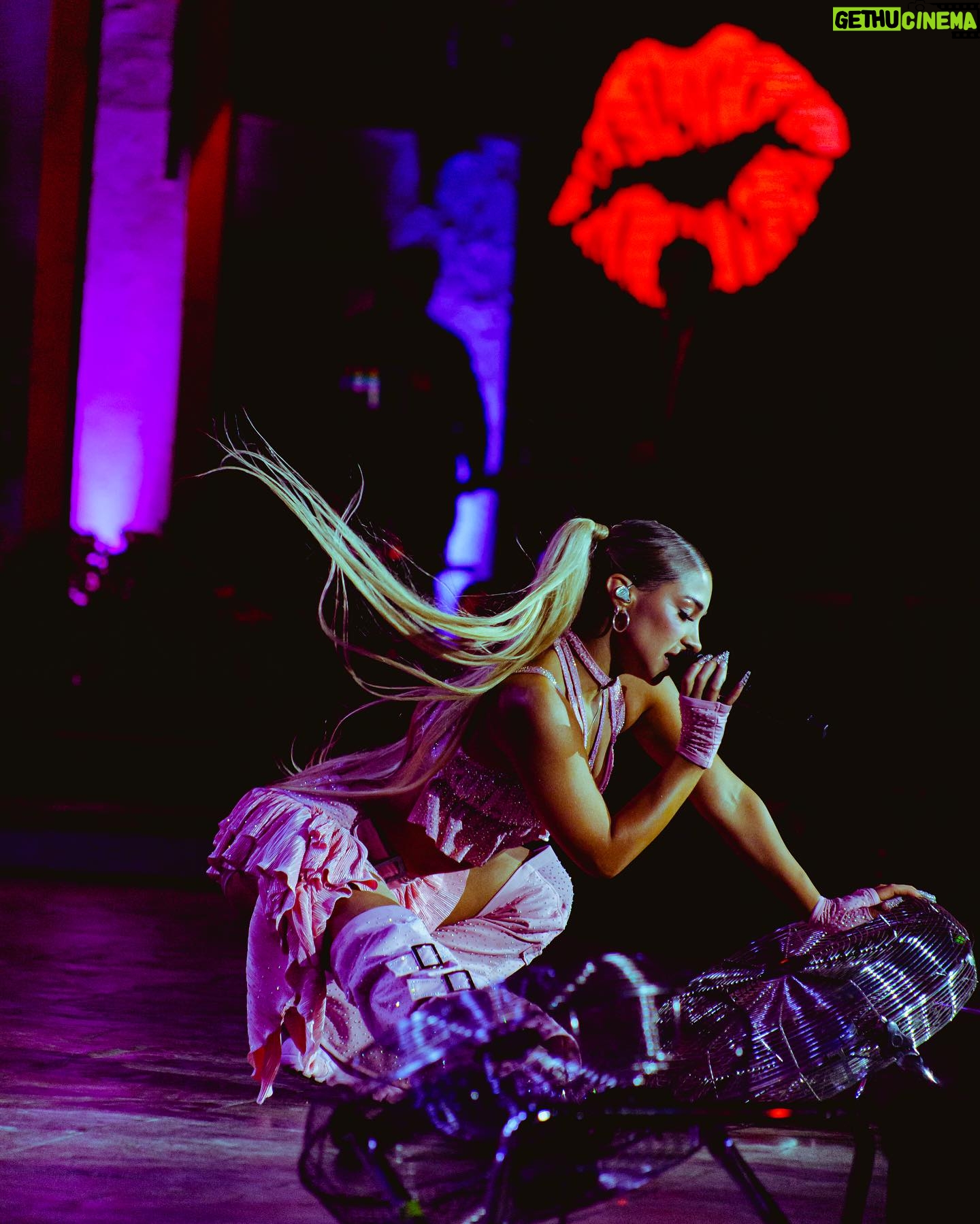 Princesa Alba Instagram - FESTIVAL DE OLMUÉ, fue un sueño hecho realidaaaAa como dice el coro de Moonlight™ (mi nueva canción ˚ ༘♡) En esta pt. II de agradecimientos quiero agradecer a mis fans por hacer todo este sueño posible, este 2024 viene con dm regalitos Pa ustedes por su constancia y amor infinito hacia el proyecto. Stage pics by @whoisnaatyy Las otras pics x mi y @diegopvtricio