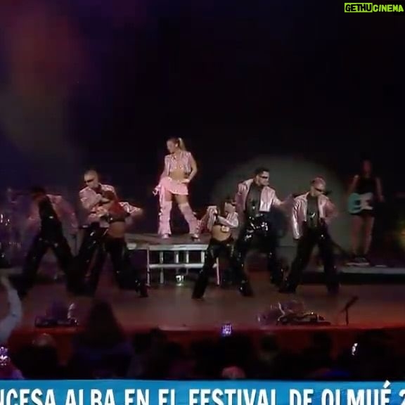 Princesa Alba Instagram - al fin dije “BUENAS NOCHES PATAGUAAAAAAL💗”, otro sueño cumplido *ੈ✩ aún no lo puedo creer, dije que quería que fuese uno de mis mejores shows y lo fue. Fue tan hermoso y unicooooo, emocionada x ver el trabajo mancomunado de todo mi equipo que me amo tantoOoo. Que honor tenerlos, que bonito haber tenido la oportunidad de tener al Voodoo y a la Karen 💗 y poder hacer un show de este calibre popppp jiji. *•.¸♡ esta es la pt 1, aún me quedan agradecimientos♡¸.•*
