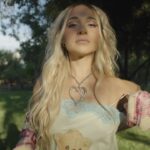 Princesa Alba Instagram - y se acaba la era de ‧͙⁺˚*･༓☾Moonlight para empezar otra nueva. 🦋 Quiero mucho esta canción porque es la simbiosis perfecta entre el soft-dreamy reggaeton ke amo y unos esbozos de hyper-pop <333 pero bueno es momento de seguir avanzando hasta llegar al disco <3 El concurso de las Magic Box que estábamos sorteando se cerró el viernes 29 de marzo así que atentos porque @sonymusicchile se contactará contigo si eres uno de los ganadoressssss🎀🧚🏻‍♀️🦋👸🏼🍒