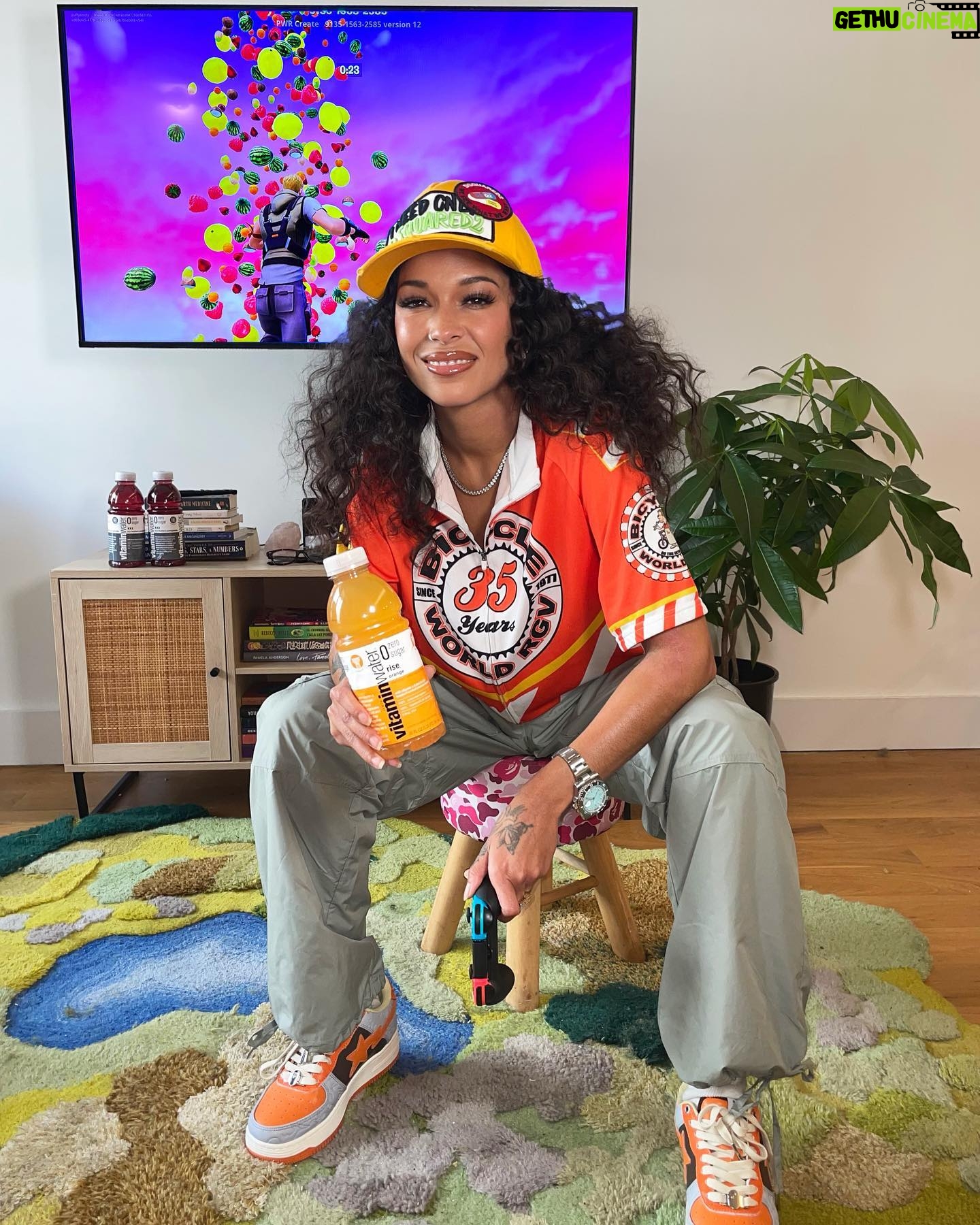 Princess Nokia Instagram - #ad Excited to share that @vitaminwater and @teampwr launched a one-of-a-kind map inspired by vitaminwater® zero sugar flavors that includes mini-games, co-op party games and a fashion show. And 9/29 at 8PM ET you can join me for ‘The Zero Holding Back Showdown’ where players can tap into Team PWR’s personal “locker” of emotes and skins to show off their best looks. Who’s playing?!?! I’ll see you there 😉