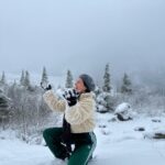Priscila Sol Instagram - Ver neve não é normal; é tão legal e dá a maior vontade de fazer xixi sei lá pq, deve ser pq eu sinto frio na barriga e amo viver ;) 🫢🤍❄️🍁