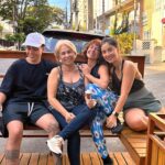Priscila Sol Instagram - Mãe, que eu saiba honrar o ventre de onde eu vim, o ventre que eu estou e o ventre que há em mim. A todas as mães de sangue ou coração, tias e avós de criação. A nossa rainha mãe terra. Todo o nosso amor e gratidão ❤️🌻