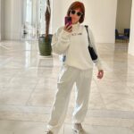 Priscila Sol Instagram - Quase a tia Perucas 🤍#roupadofilho #allwhite #tiaperucas #lookdesabado #inspiraçāo #monochromatic