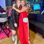Priscila Sol Instagram – Um carrossel de amor e de alegria pra comemorar os 13 anos de vida dessa mocinha tão linda que eu tive a oportunidade de viver muitas aventuras desde quando ela tinha 5 pra 6 anos de idade. Hoje eu acho mais facil ela me pegar no colo! 🫢 Parabéns minha carinha de anjo, minha mocinha de luz! Te amo infinito ❤️