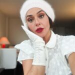 Priscila Sol Instagram – Me maquiei assim hoje pra fazer um teste on-line e tô completamente apaixonada por essa make ( curtiram?) e por essa personagem que eu acabei de sentir um pouquinho da energia mesmo que rapidinho! Sei que tem muita gente aqui que torce por mim, né?! Então enquanto eu não posso contar ainda muita coisa, me contem qual foto desse self-book que eu fiz que vocês mais gostaram? Pq olha….eu te me sentido muito linda! 🫢🤞✨🎭 💄