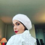 Priscila Sol Instagram – Me maquiei assim hoje pra fazer um teste on-line e tô completamente apaixonada por essa make ( curtiram?) e por essa personagem que eu acabei de sentir um pouquinho da energia mesmo que rapidinho! Sei que tem muita gente aqui que torce por mim, né?! Então enquanto eu não posso contar ainda muita coisa, me contem qual foto desse self-book que eu fiz que vocês mais gostaram? Pq olha….eu te me sentido muito linda! 🫢🤞✨🎭 💄