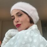 Priscila Sol Instagram – Me maquiei assim hoje pra fazer um teste on-line e tô completamente apaixonada por essa make ( curtiram?) e por essa personagem que eu acabei de sentir um pouquinho da energia mesmo que rapidinho! Sei que tem muita gente aqui que torce por mim, né?! Então enquanto eu não posso contar ainda muita coisa, me contem qual foto desse self-book que eu fiz que vocês mais gostaram? Pq olha….eu te me sentido muito linda! 🫢🤞✨🎭 💄