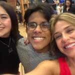 Priscila Sol Instagram - Um carrossel de amor e de alegria pra comemorar os 13 anos de vida dessa mocinha tão linda que eu tive a oportunidade de viver muitas aventuras desde quando ela tinha 5 pra 6 anos de idade. Hoje eu acho mais facil ela me pegar no colo! 🫢 Parabéns minha carinha de anjo, minha mocinha de luz! Te amo infinito ❤️