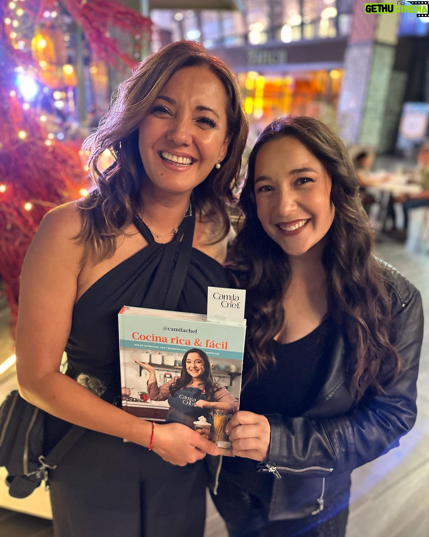Priscilla Vargas Instagram - Qué maravilloso es ser testigo de tanto talento y sacrificio plasmado en un libro hecho con tanto Amor. Eso es @camilachef ❤️ Más de 2 mil personas compraron su libro sin haberlo visto. Y no se equivocaron. Tienen en sus manos un hermoso regalo de Navidad 🎄 para toda la vida. Con recetas que invitan a revivir recuerdos de esa época en donde todo se cocinaba con amor y dedicación. FELICITACIONES!
