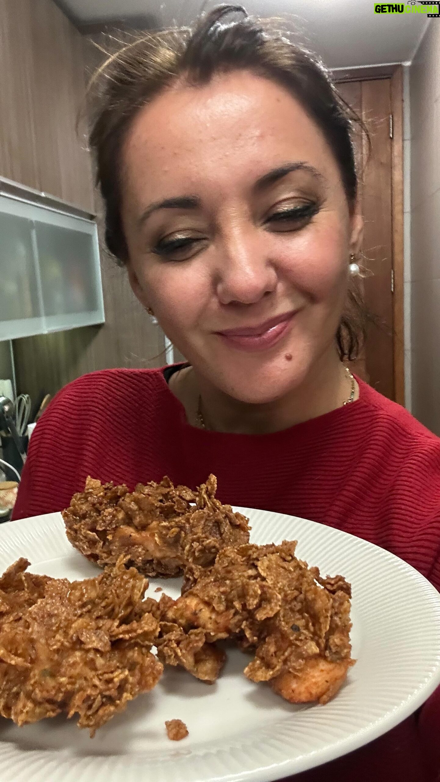 Priscilla Vargas Instagram - Gracias a la receta de pollo crispy de @camilachef que hicimos en @tudia13 saqué aplausos!!!🙌🏻🤗