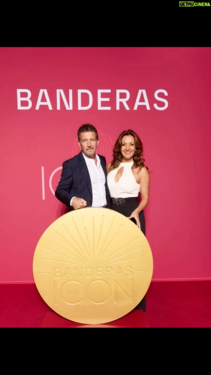 Priscilla Vargas Instagram - Aprendiendo a viajar más liviana para traer una maleta llena de experiencias. Eso es lo más valioso 🙌🏻 Gracias Madrid! Gracias @antoniobanderas #banderasperfumes #theiconwoman 💕