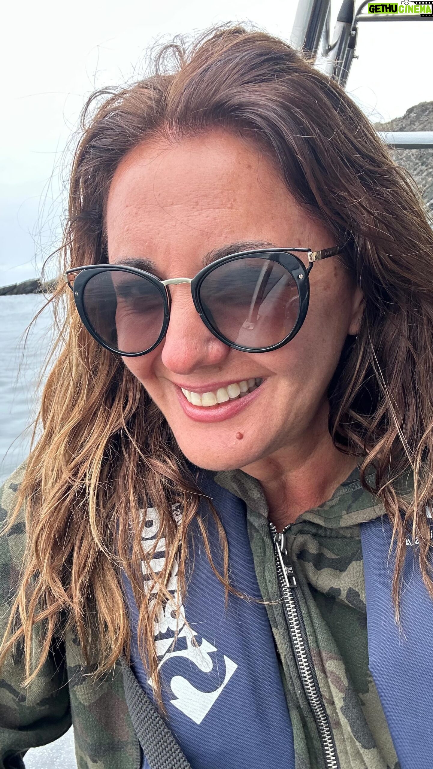 Priscilla Vargas - 22.5K Likes - 🐳 Cumplí un sueño! Un viaje fascinante a Chañaral de Aceituno . En la Reserva Nacional Pingüino de Humboldt 🇨🇱
En una palabra: MARAVILLOSO 🐋
Las vacaciones tienen que ser una experiencia. Y estas quedarán en el recuerdo de mis niñitas.
El Avistamiento de Ballenas es realmente emocionante. Vimos muchas! ❤️🥹
El tour lo realizamos con @fragata_855
‼️ No salen las embarcaciones con marejadas. Para que estén al tanto de esa restricción y no pierdan el viaje