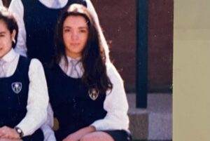 Priscilla Vargas Instagram - Orgullosa de haber guardado por casi 3 décadas mi uniforme del colegio 😍
Y todavía me queda!! 😂
Gracias por las fotos @cris_foto73 📸