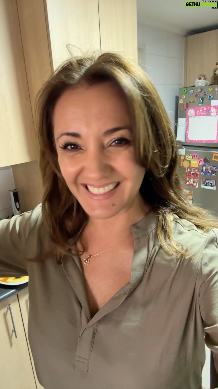 Priscilla Vargas - 35.5K Likes - Celebrando el Día del Padre con el plato favorito de mi abuelo. “Polenta con carne al jugo” la presentación es muy importante ❤️
Todas las hermanitas Vargas Abuhadba colaborando 🙌🏻.
Feliz día a todos los papás 🤗🫶