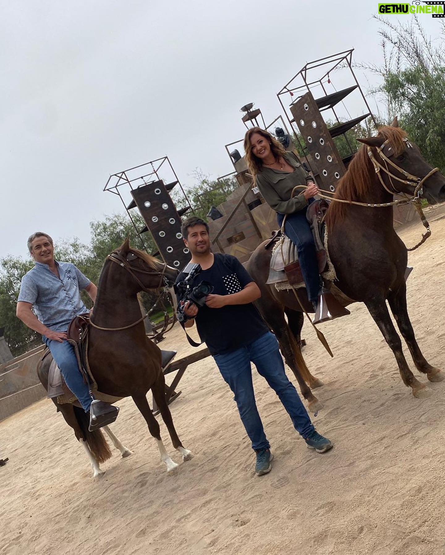Priscilla Vargas Instagram - 😱 ENTRAMOS A TIERRA BRAVA! 👀 @joserepenning @hugo_guti @tudia13 PRONTO 🔜 POR LAS PANTALLAS DEL 13 @canal13cl