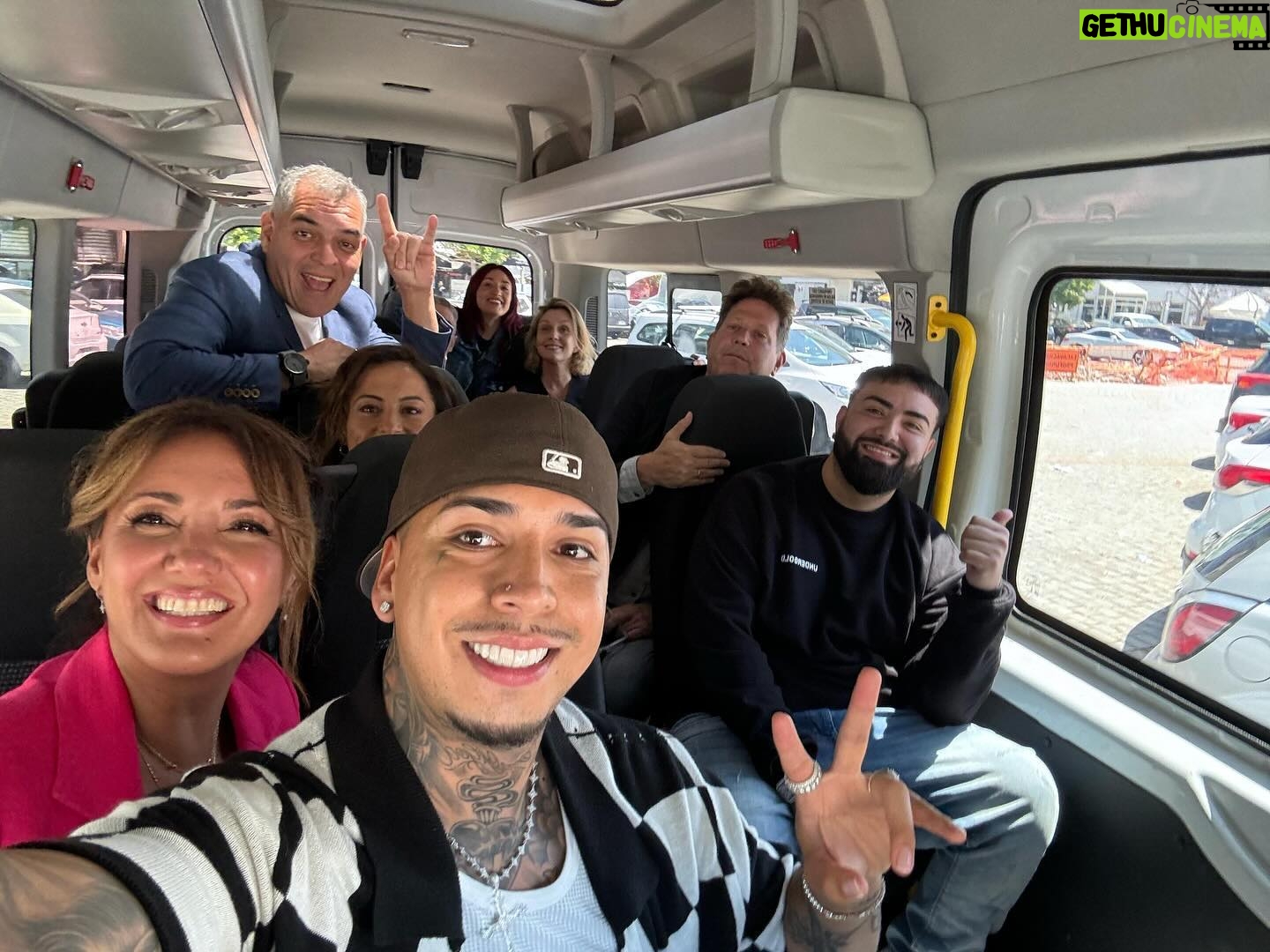 Priscilla Vargas Instagram - Ya está todo listo para Viña 2024 🙌🏻🤗 Con los tremendos animadores @marigodoyibanez y @franciscosaavedr y el gran jurado 👏🏻👏🏻👏🏻 Nos vemos de noche y de mañanita en @tudia13 por @canal13cl