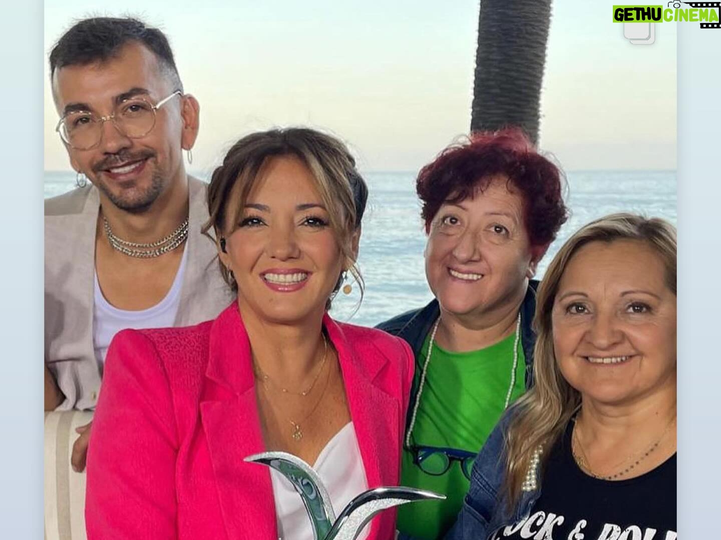 Priscilla Vargas Instagram - Ya está todo listo para Viña 2024 🙌🏻🤗 Con los tremendos animadores @marigodoyibanez y @franciscosaavedr y el gran jurado 👏🏻👏🏻👏🏻 Nos vemos de noche y de mañanita en @tudia13 por @canal13cl