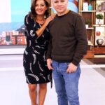 Priscilla Vargas Instagram - Les presento a @cris_foto13. 🤗 Fotógrafo de @canal13cl .Primera vez que se separa de su cámara y fue para sacarnos esta linda foto. Gracias Cris!!! por esta y tantas fotos lindas que me tomas🥰 Seco 👏🏻👏🏻👏🏻👏🏻👏🏻👏🏻