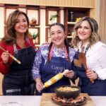 Priscilla Vargas Instagram - Siempre me ha dado la sensación que estar en @tudia13 con cocina incluida es como compartir en un asado con amigos. Todos opinan, todos meten la cuchara , conversamos de la vida, la contingencia , nos enojamos y nos reímos. Lo pasamos increíble! Y ustedes son parte de este grupo. Gracias por estar ahí ♥️ Disfruten el finde y nos vemos el lunes en @tudia13 📸Gracias @cris_foto13 por las fotos de hoy! @camilachef @joserepenning @michelleadamv @canal13cl