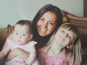 Priscilla Vargas Instagram - Día de puro AMOR ❤️
Feliz día a todas las mamás ! 
Gracias gracias gracias a Dios por darme la posibilidad de tener a dos hijas maravillosas 😍