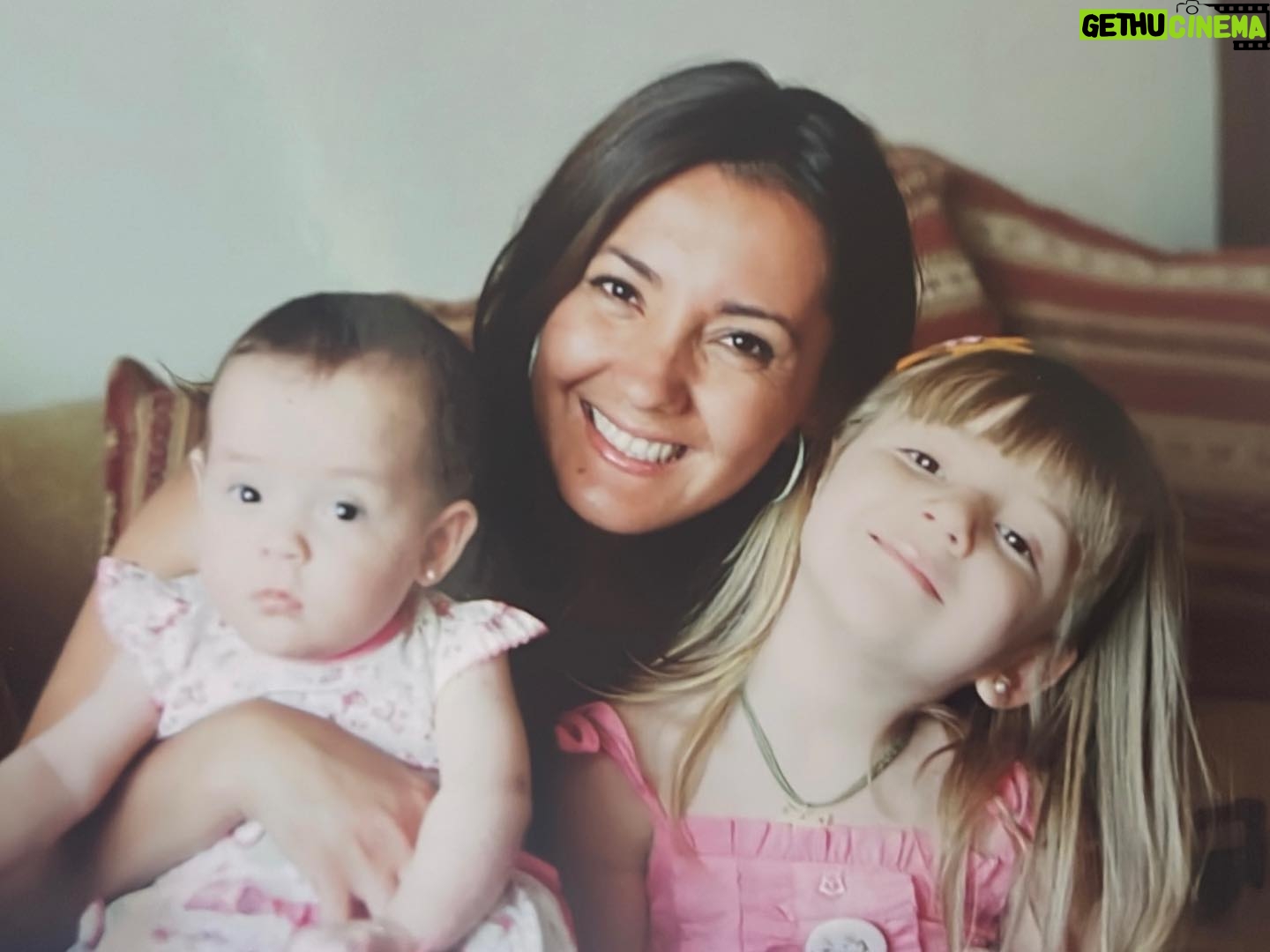 Priscilla Vargas - 19.5K Likes - Día de puro AMOR ❤️
Feliz día a todas las mamás !
Gracias gracias gracias a Dios por darme la posibilidad de tener a dos hijas maravillosas 😍