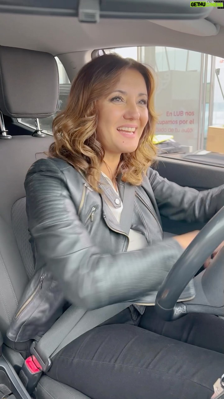 Priscilla Vargas Instagram - Llega la primavera 🌻☀️y dan ganar de salir de paseo! 🚘Pero antes preparo mi auto! Cambio de Aceite, revisión de aire, agua, y filtros! Todo lo hago en @lubcopecoficial, fácil, rápido y confiable ! Agenda en www.lubcopec.cl