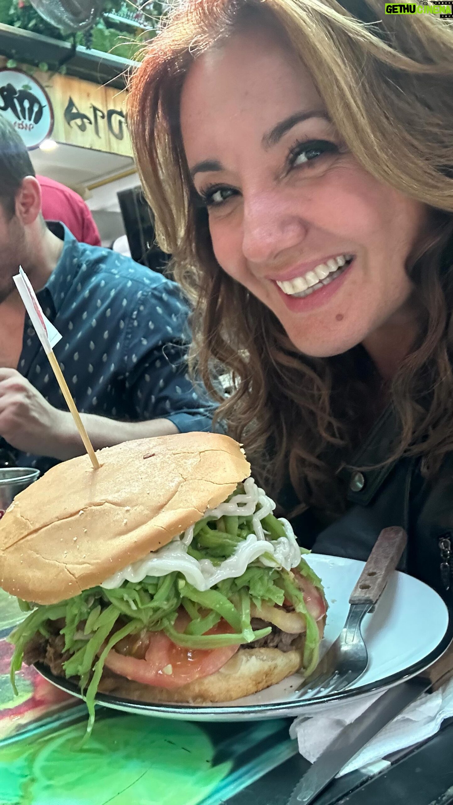 Priscilla Vargas - 35.5K Likes - Estos sánguches son de verdad! Tenté a mis conpañeritos para ir a almorzar a @donde_el_nano_sangucheria y estaba todo muy rico!!! 😋