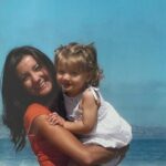 Priscilla Vargas Instagram - Día de puro AMOR ❤️ Feliz día a todas las mamás ! Gracias gracias gracias a Dios por darme la posibilidad de tener a dos hijas maravillosas 😍
