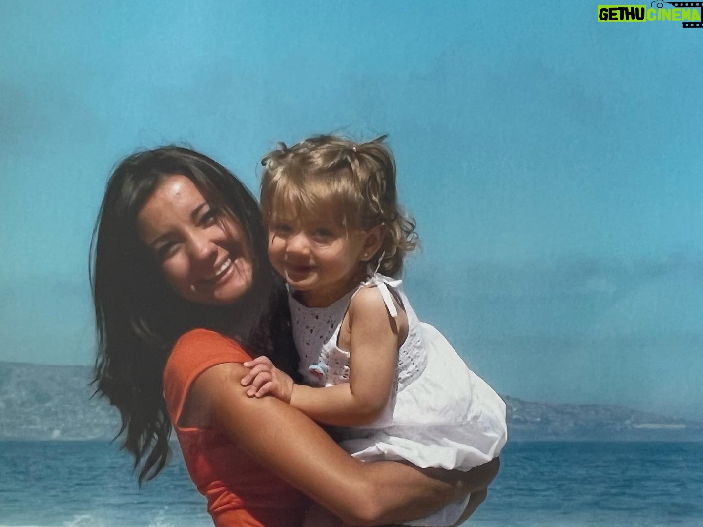 Priscilla Vargas - 19.5K Likes - Día de puro AMOR ❤️
Feliz día a todas las mamás !
Gracias gracias gracias a Dios por darme la posibilidad de tener a dos hijas maravillosas 😍