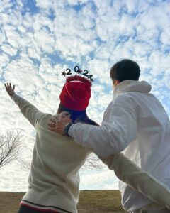 Priscilla Wong Instagram - 2023， 我們， 的 第六年。 你說，最近經常想起我們認識的那年，剛剛十年前。 那時，我總是駛着一架滿滿刮花痕的四驅車開工，車殼塵土飛揚，車中糟糟亂亂，你總是在想，她真正身份其實是一位地盤女工嗎？ 然後，你接收了這位地盤女工，也接收了她的凌亂和搗亂。 謝謝，婚姻或許就是這模樣了：） 2024，來吧。 讓我們繼續為幸福努力。