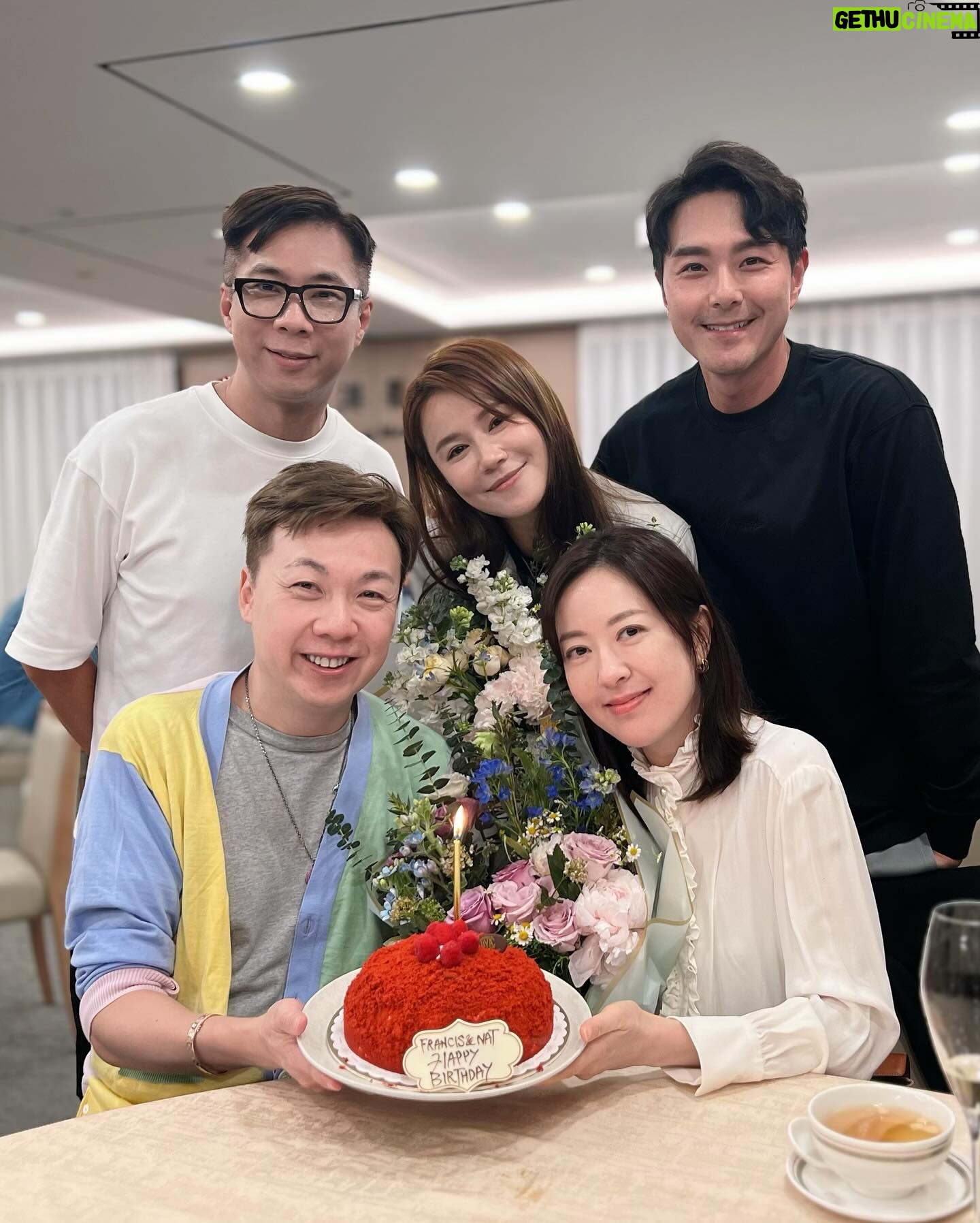 Priscilla Wong Instagram - 生日週🌈 多謝壽星仔送給我們的啦啦隊鮮花🤣 多謝壽星女同我我家老爺一齊喺停車場睇演唱會🤟🏻 這麼近那麼遠 免費演唱會 隔住條大馬路都感受到個氣氛