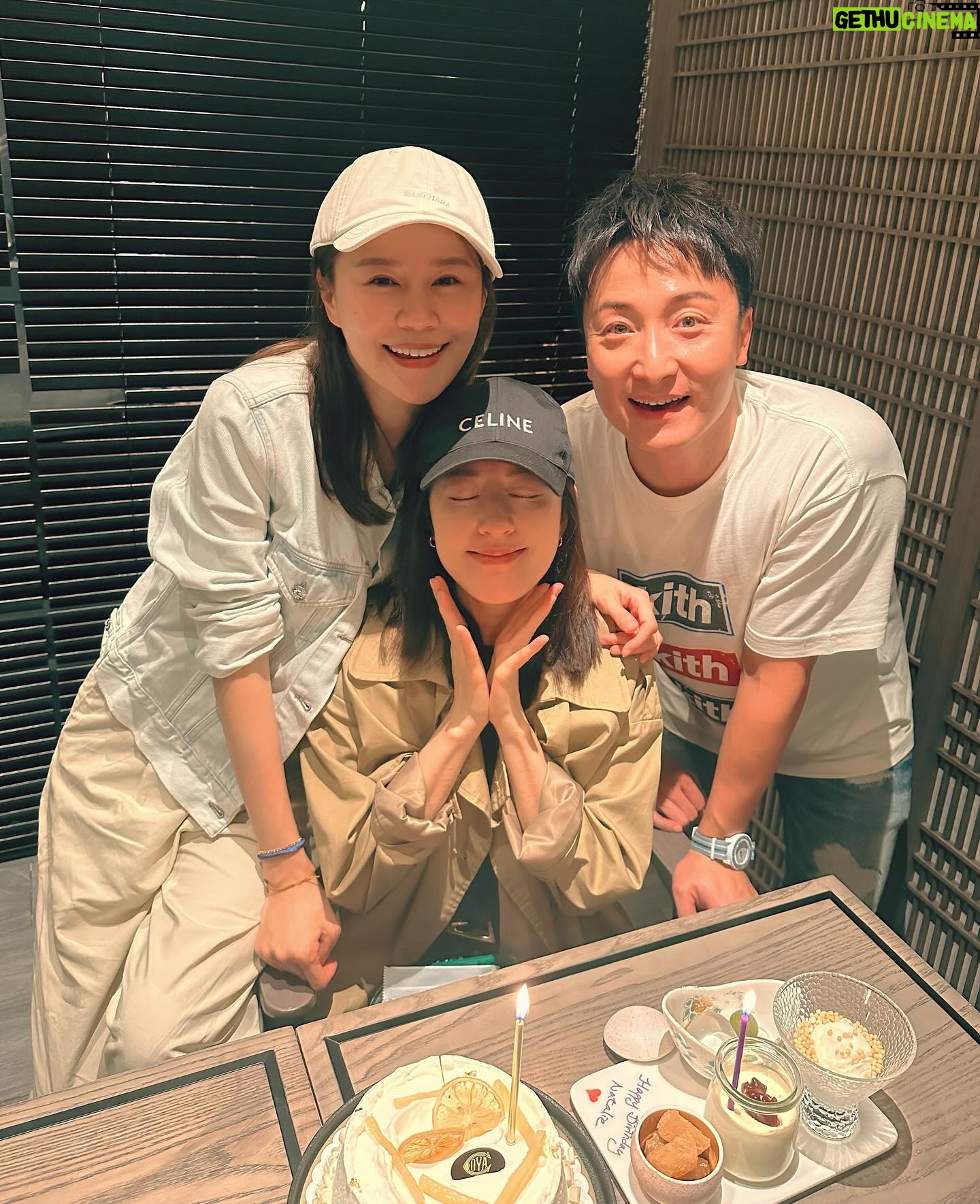 Priscilla Wong Instagram - 生日週🌈 多謝壽星仔送給我們的啦啦隊鮮花🤣 多謝壽星女同我我家老爺一齊喺停車場睇演唱會🤟🏻 這麼近那麼遠 免費演唱會 隔住條大馬路都感受到個氣氛