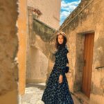 Priscilla Wong Instagram - 兩年前拍旅遊節目路過此地， 因為趕行程未有機會遊覽， 心裏一直念着一定要跟你來這裏， 相識十載， 我們來了：）